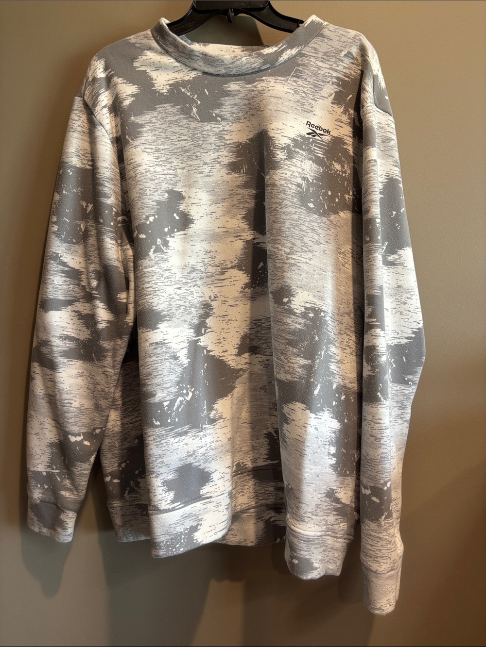 Reebok Men’s Gray & White Abstract Crewneck Sweatshirt